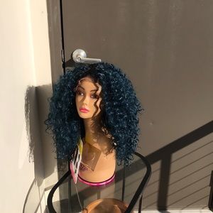 Price drop! Beautiful wig! Beautiful color!